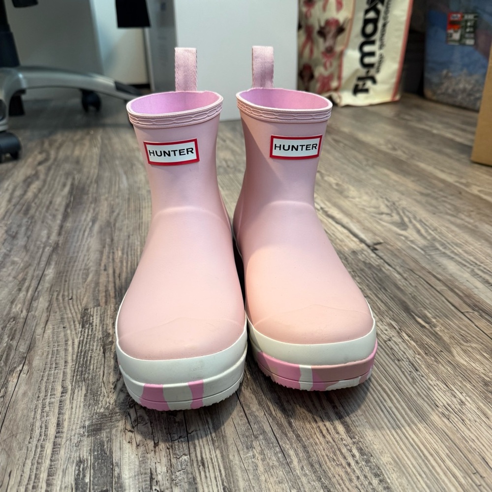 NWOT Hunter Women's PLAY™ Short Rain Boots | Pink & Camo | Size 8/ EU 39